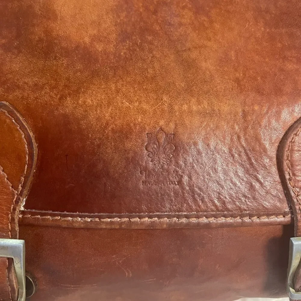 Vera pelle made in Italy leather faded brown  messenger Bag with rustic hardware
